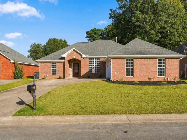 205 Somerled Ct, Florence, AL 35633