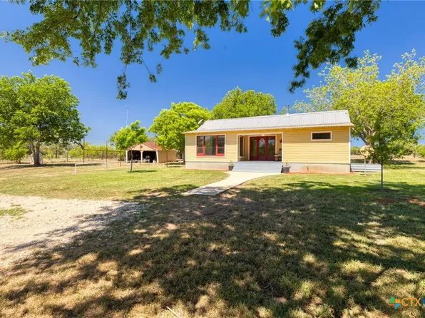 395 Dale Ln, Dale, TX 78616