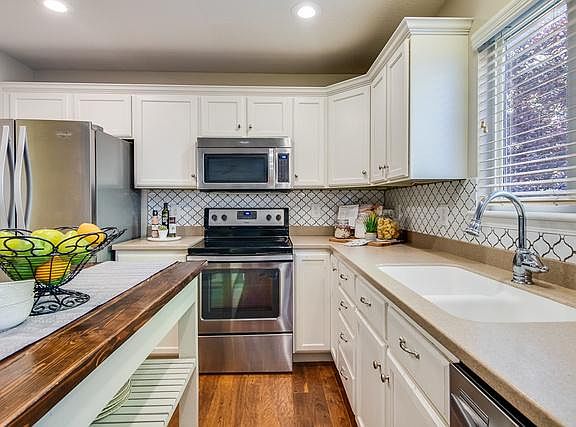 5th image of 10352 N Bayhill Dr