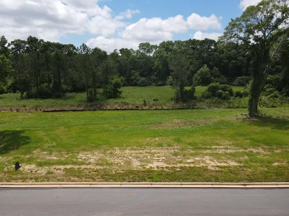 62 Glen Oaks Dr, Dothan, AL 36301