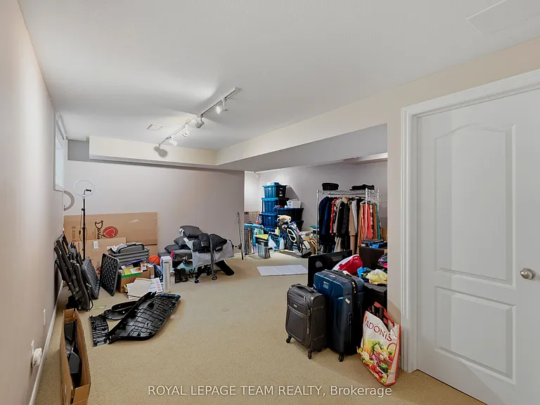 216 Horseshoe Cres — Photo 50