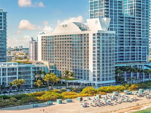 6801 Collins Ave #Penthouse 11 — Photo 2