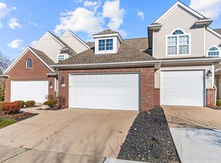 2903 N Knightsbridge Cir, Ann Arbor, MI 48105