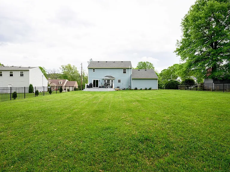 1802 Lakewood Dr — Photo 18