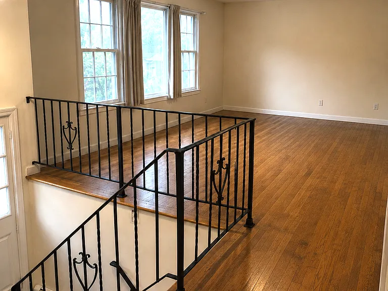 304 Loren Ct — Photo 5