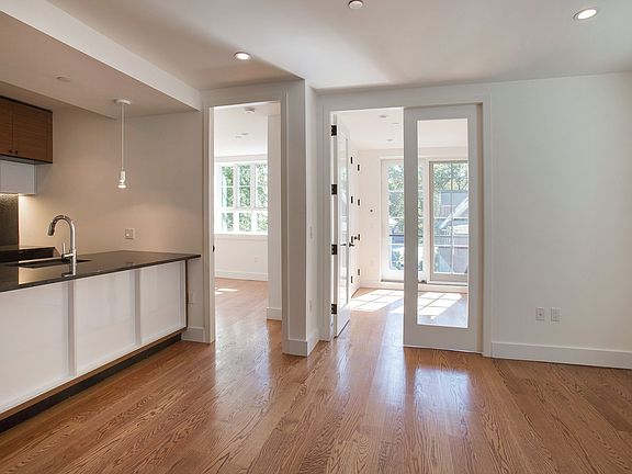 2nd image of 194 Hawthorne St #4B