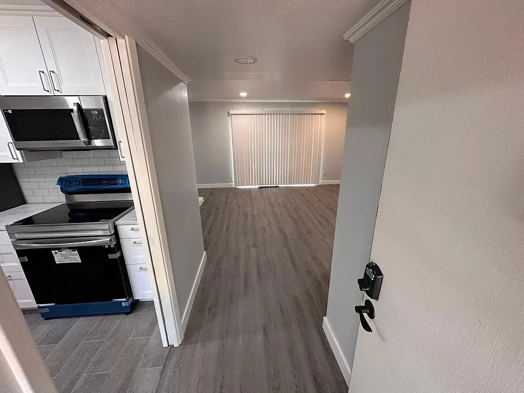 3 bed, 1227 sqft, $2,925 — Photo 4