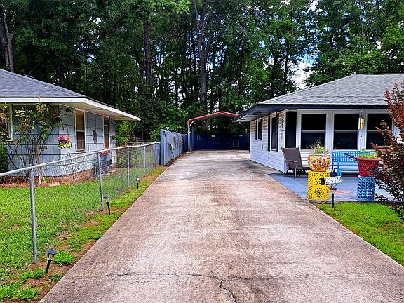 3rd image of 2312 Falcon Rd