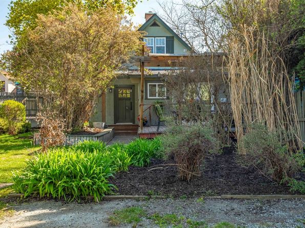 151 Lake Ave, Kelowna, BC V1Y 5W4