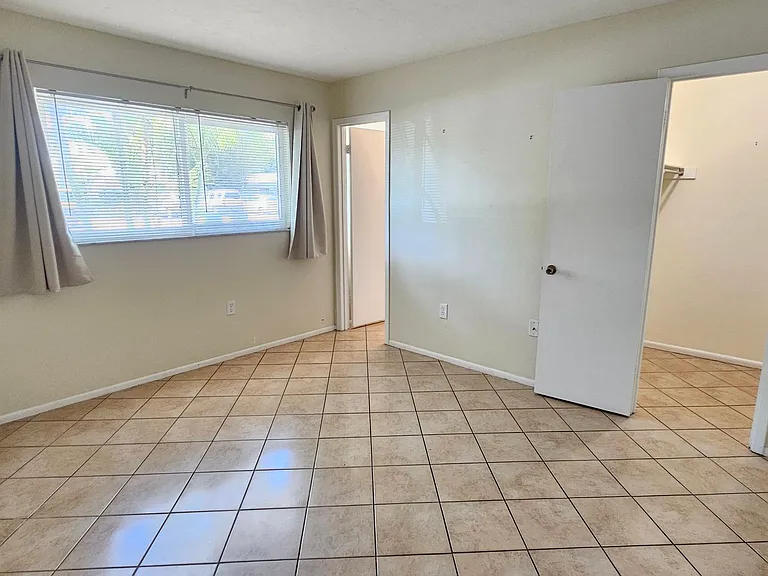 105 Base Ave E — Photo 18