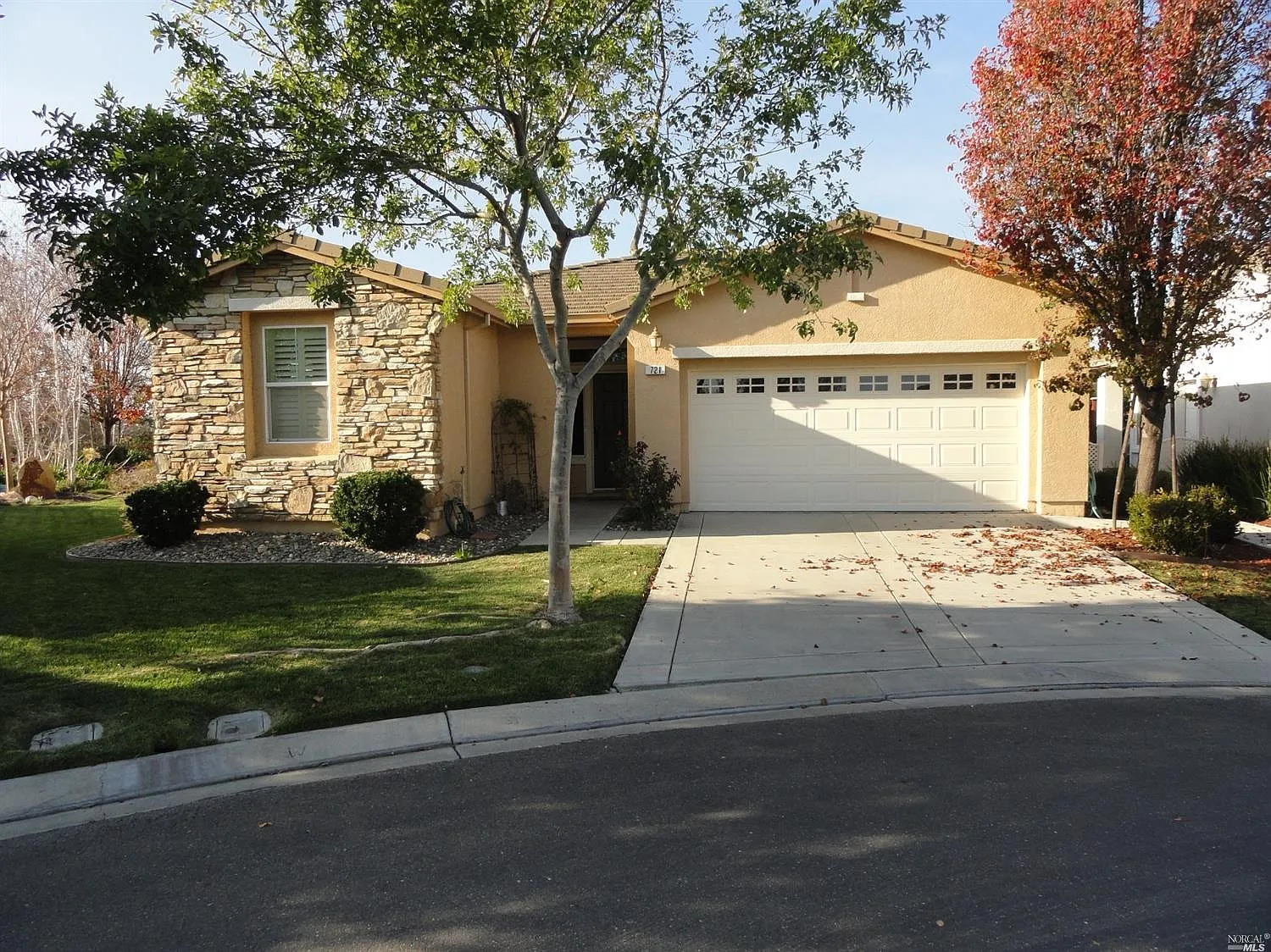 721 Livingston Pl photo 1