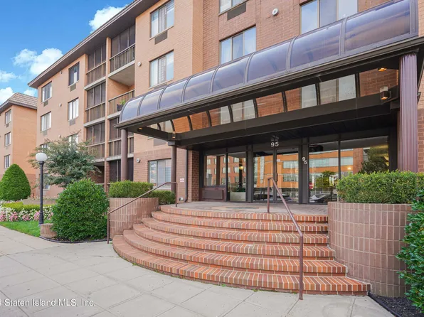 95 Essex Dr APT 4G, Staten Island, NY 10314