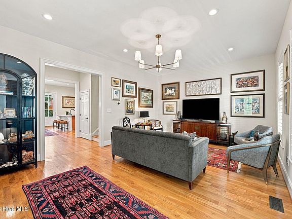 3rd image of 3904 Harkers Way