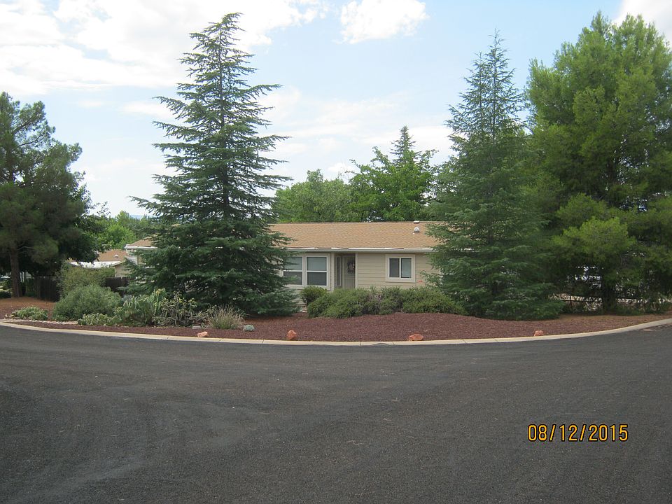 Front view on corner lot