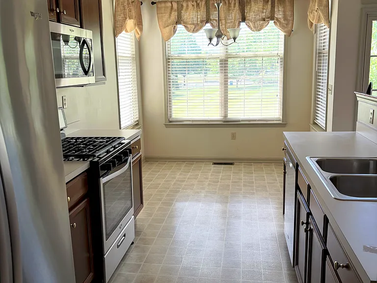 3047 Village Dr — Photo 5