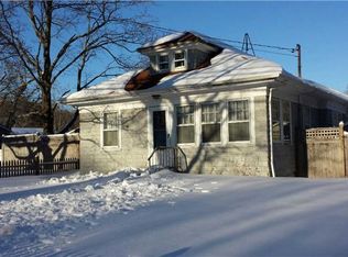 16 Squiretown Rd, Hampton Bays, NY 11946