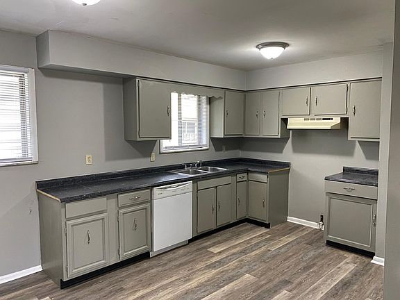 3rd image of 1601 N Graham Ave