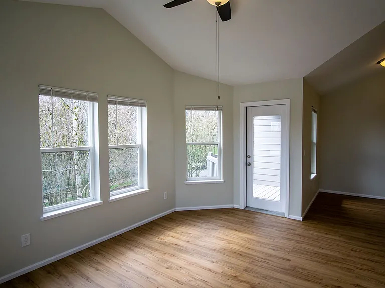 245 SW Hooker St #7 — Photo 4