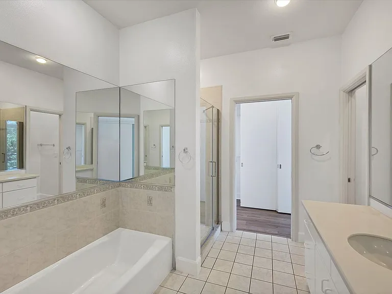 5801 Gulf Of Mexico Dr — Photo 22