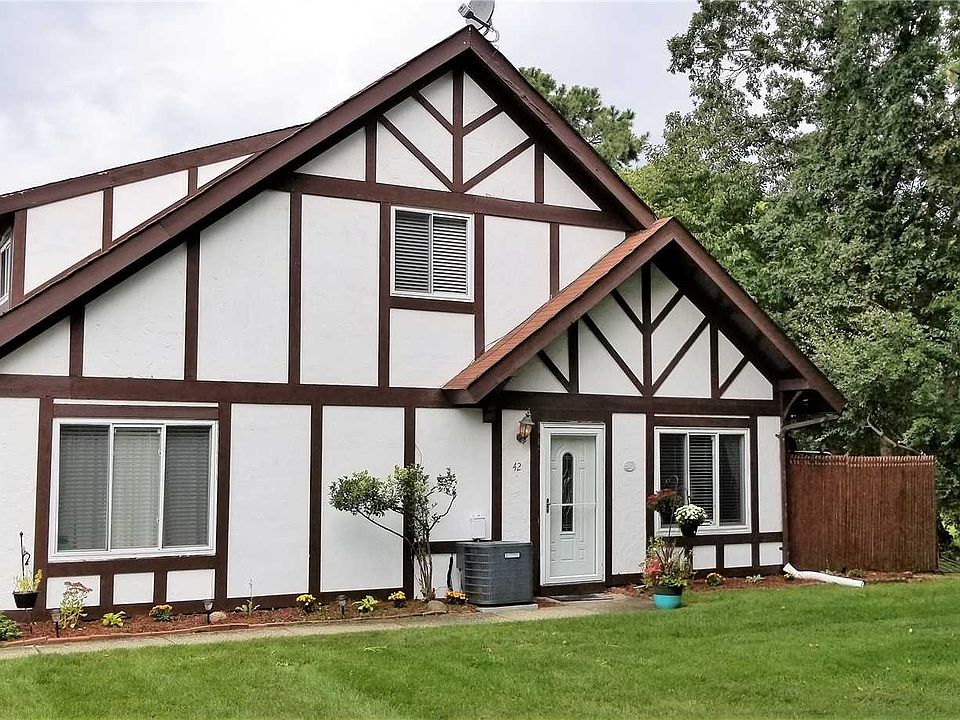 1st image of 42 Briar Hill Ct