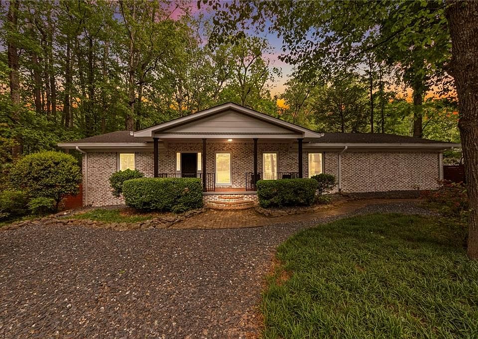 1st image of 3961 Cloudland Dr SE