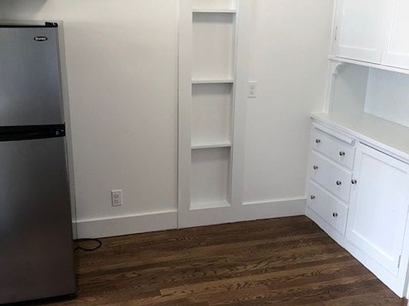 3rd image of 701 Pine St APT 32
