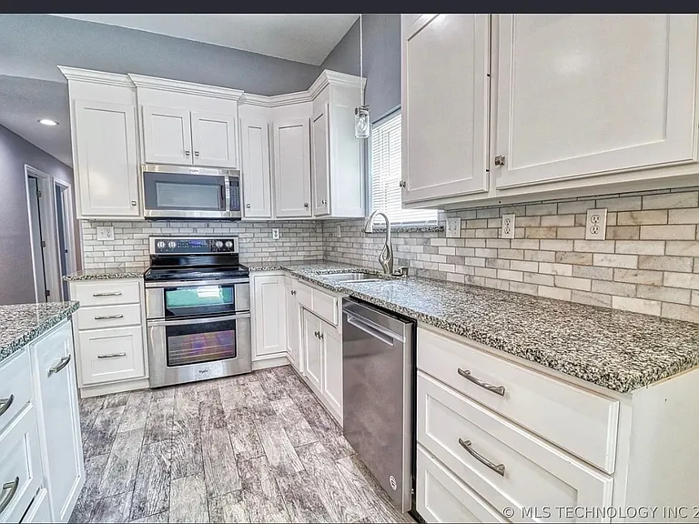 107 Hillside Ln — Photo 5