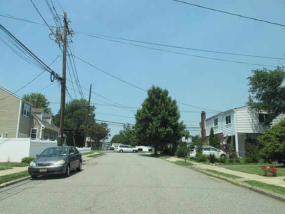5th image of 13-33 Burbank St #1X