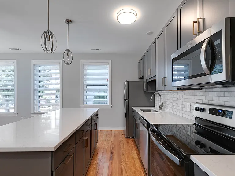 1122 Bainbridge St — Photo 8