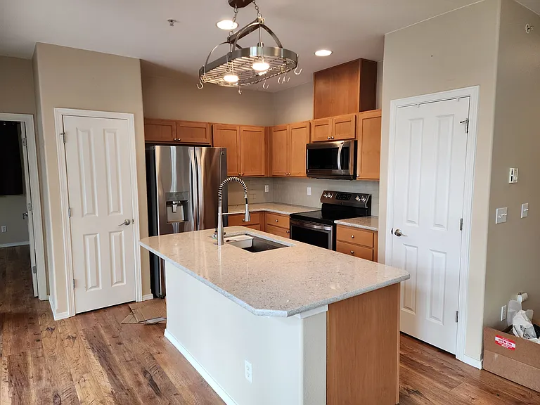 2115 Bobs Hollow Ln — Photo 3