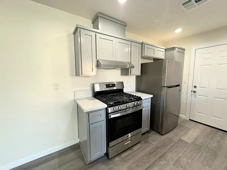1422 Lansing St — Photo 4
