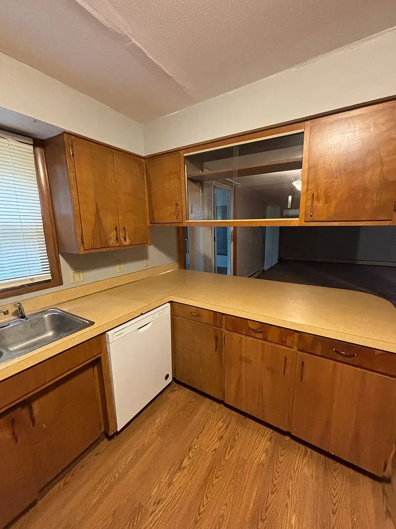 1315 College Street — Photo 2