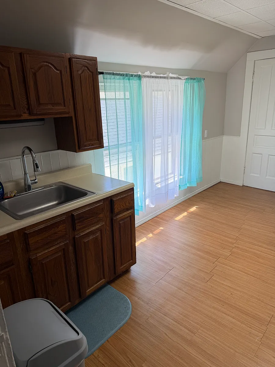 Building Photo - 82 Kail St #2
