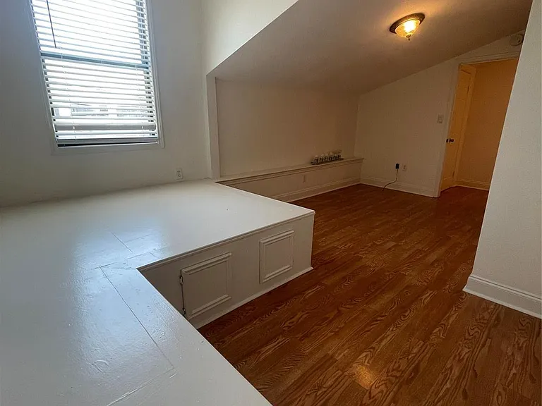 2110 Chenevert St #8 — Photo 8