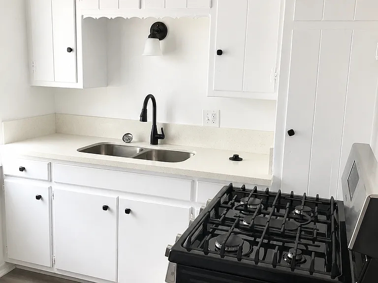 Oxnard St — Photo 2