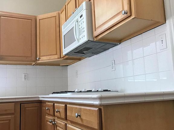 3rd image of 2640 Bellevue Ave #1