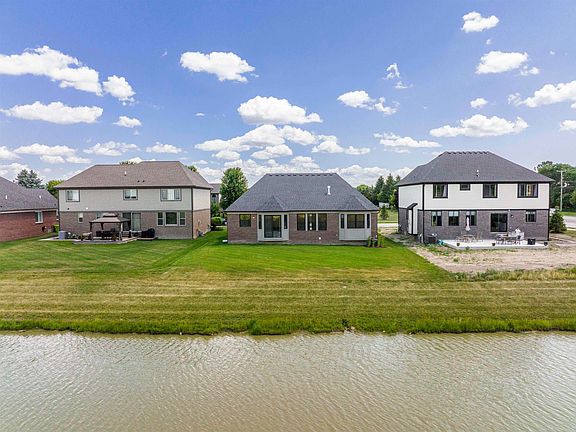 5th image of 49675 Langford Dr #216