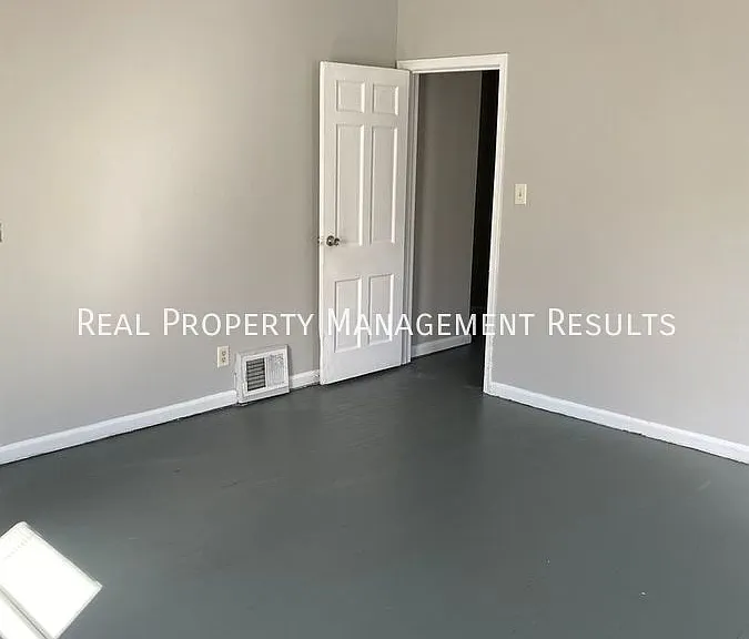 1208 Macarthur Dr — Photo 13
