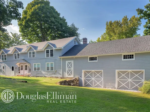 19 Heinchon Ln, Pawling, NY 12564