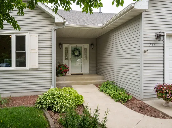 1317 7th St N, Cannon Falls, MN 55009