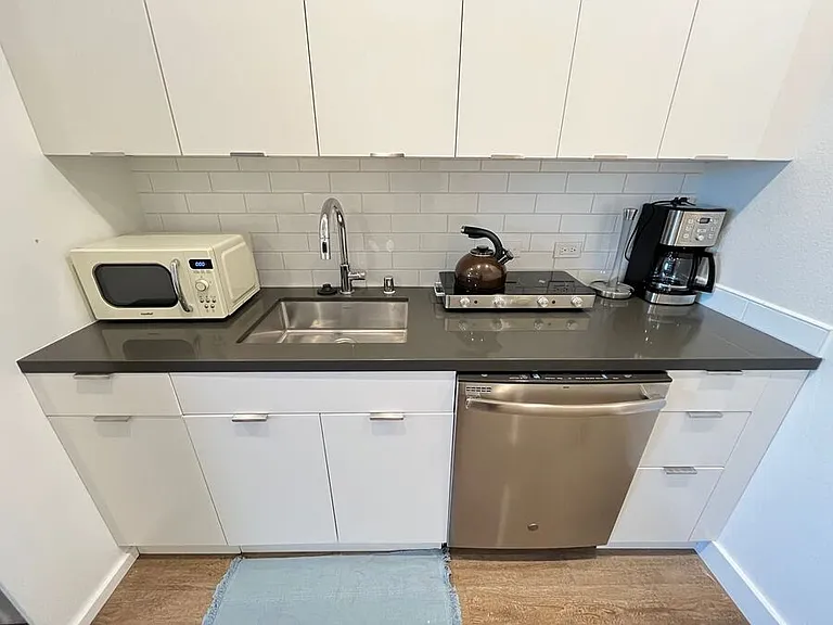 4045 Broadway — Photo 20