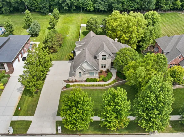 6117 Whitetail Ridge Dr, Yorkville, IL 60560