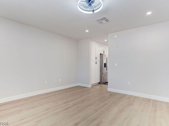 4th image of 2914 Cedar Ave