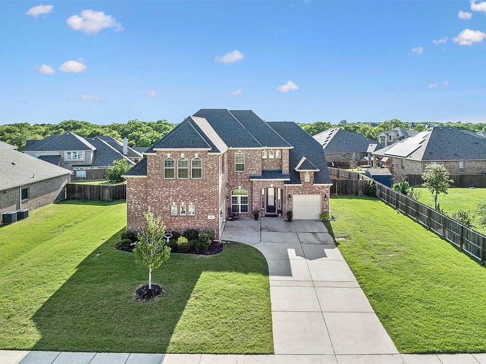 1st image of 616 Woodridge Dr