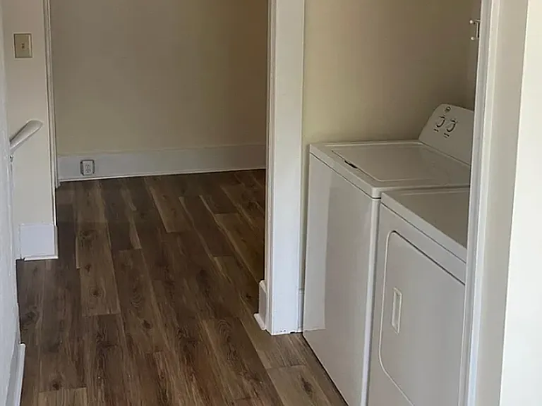 702 Nelson St — Photo 9