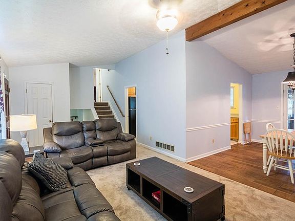 3rd image of 756 Ludlow Ln