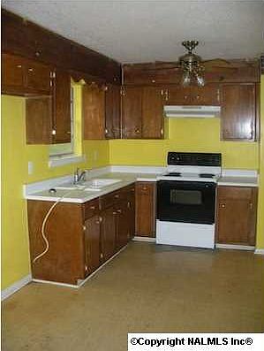 3rd image of 4043 Sewall Dr SW
