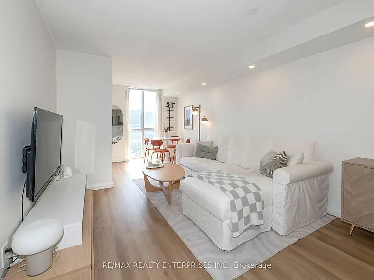 801 King St W #1108 — Photo 9
