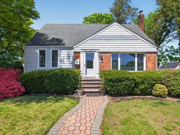 2021 Lincoln Avenue, East Meadow, NY 11554