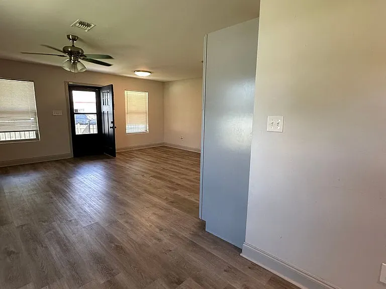 1406 Memory Ln — Photo 13